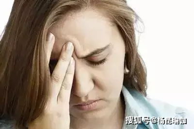 屏幕之痛,女子长期盯屏幕导致眼睛痛到无法睁开 屏幕之痛,女子长期盯屏幕导致眼睛痛到无法睁开